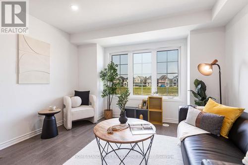 109 Mcalister Avenue, Richmond Hill, ON - Indoor Photo Showing Living Room