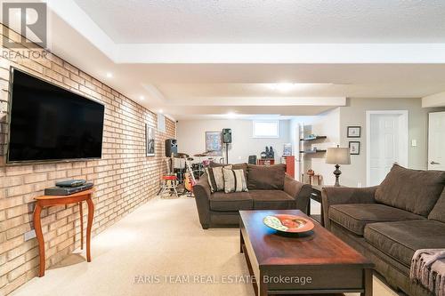 187 Sproule Drive, Barrie (Edgehill Drive), ON - Indoor Photo Showing Living Room