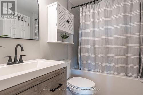 26 Monarchy Street, Barrie (Innis-Shore), ON - Indoor Photo Showing Bathroom