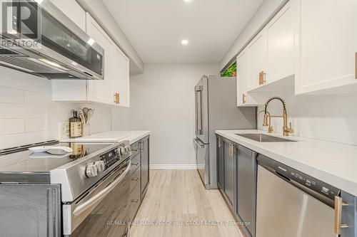 26 Monarchy Street, Barrie, ON - Indoor Photo Showing Kitchen With Upgraded Kitchen