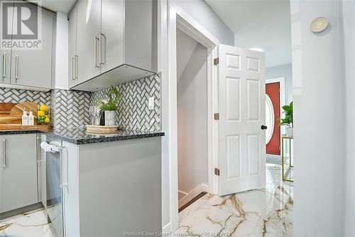 443 Wahketa, Windsor, ON - Indoor Photo Showing Kitchen