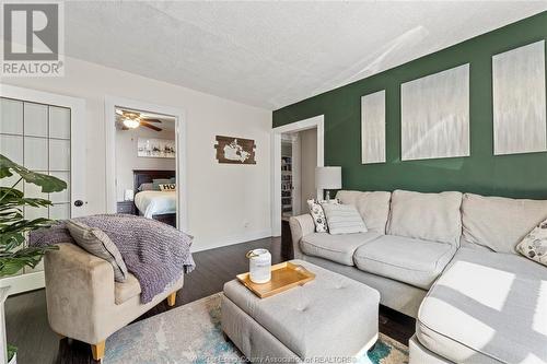 2056 Westminster, Windsor, ON - Indoor Photo Showing Living Room