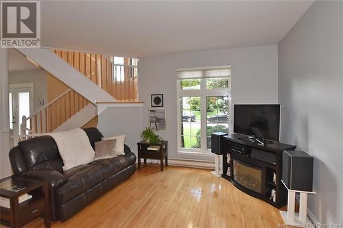 80 Bellflower Street, New Maryland, NB - Indoor Photo Showing Living Room