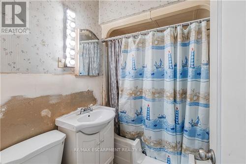 2389 Lakeshore Road, Burlington (Brant), ON - Indoor Photo Showing Bathroom