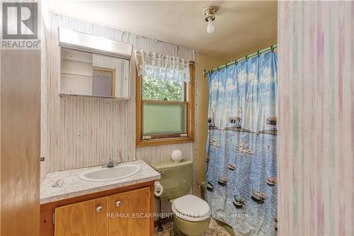 2389 Lakeshore Road, Burlington (Brant), ON - Indoor Photo Showing Bathroom