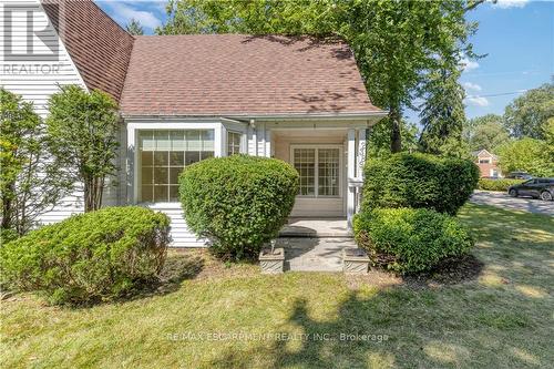 2389 Lakeshore Road, Burlington, ON - Outdoor