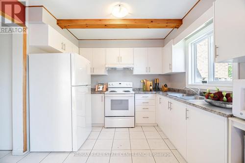 28 Panda Lane, Brampton (Northgate), ON - Indoor Photo Showing Kitchen With Double Sink