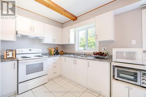 28 Panda Lane, Brampton (Northgate), ON - Indoor Photo Showing Kitchen With Double Sink