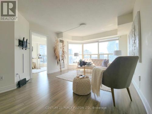 1812 - 335 Webb Drive, Mississauga (City Centre), ON - Indoor Photo Showing Living Room