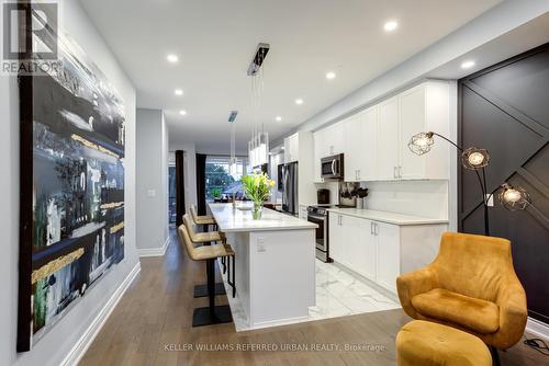 1639 Blanefield Road, Mississauga, ON - Indoor Photo Showing Kitchen With Upgraded Kitchen