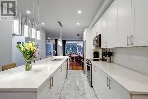 1639 Blanefield Road, Mississauga, ON - Indoor Photo Showing Kitchen With Double Sink With Upgraded Kitchen