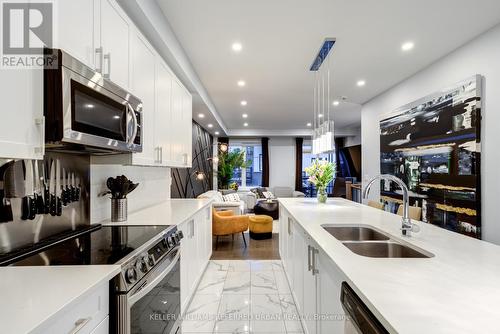 1639 Blanefield Road, Mississauga (Mineola), ON - Indoor Photo Showing Kitchen With Double Sink With Upgraded Kitchen