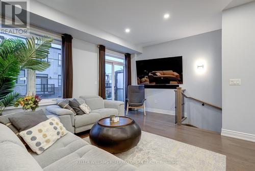 1639 Blanefield Road, Mississauga, ON - Indoor Photo Showing Living Room