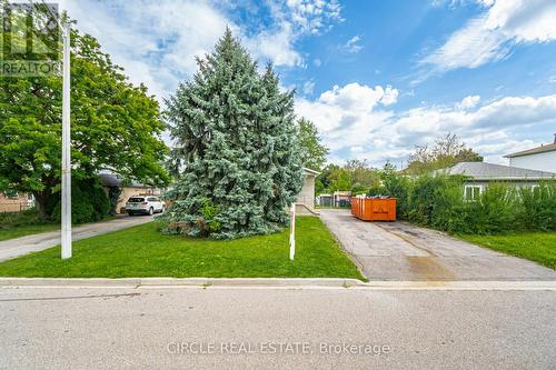 4 Deloraine Drive, Brampton, ON - Outdoor