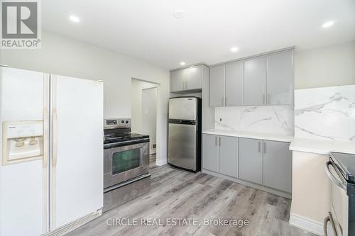 4 Deloraine Drive, Brampton, ON - Indoor Photo Showing Kitchen