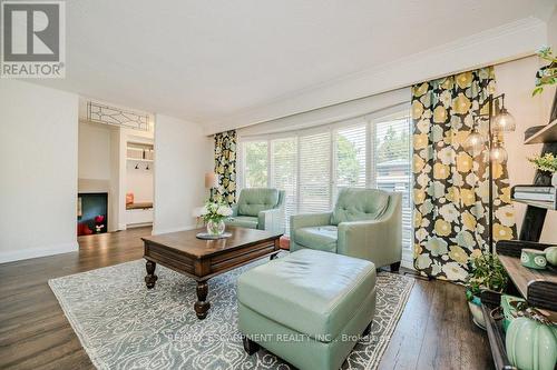 5123 Cherryhill Crescent, Burlington (Appleby), ON - Indoor Photo Showing Living Room