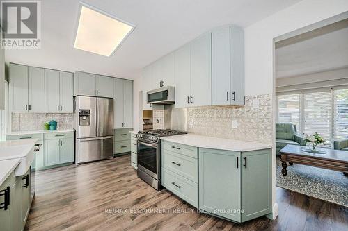 5123 Cherryhill Crescent, Burlington, ON - Indoor Photo Showing Kitchen With Stainless Steel Kitchen With Upgraded Kitchen