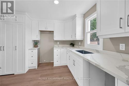 145 Connaught Avenue N, Hamilton, ON - Indoor Photo Showing Kitchen