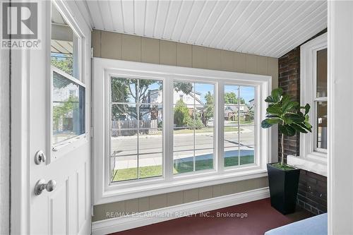 145 Connaught Avenue N, Hamilton, ON - Indoor Photo Showing Other Room