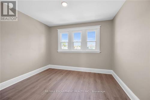 145 Connaught Avenue N, Hamilton, ON - Indoor Photo Showing Other Room