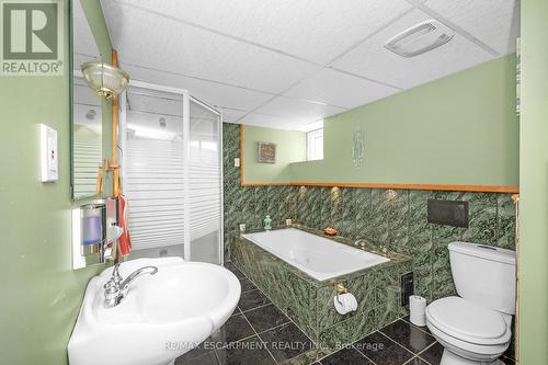 267 Winona Road, Hamilton, ON - Indoor Photo Showing Bathroom