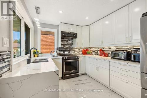 59 Maywood Road, Kitchener, ON - Indoor Photo Showing Kitchen With Double Sink With Upgraded Kitchen