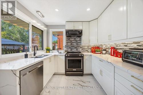 59 Maywood Road, Kitchener, ON - Indoor Photo Showing Kitchen With Upgraded Kitchen