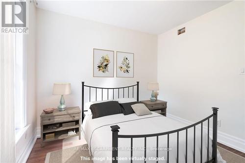 585 Safari Road, Hamilton, ON - Indoor Photo Showing Bedroom