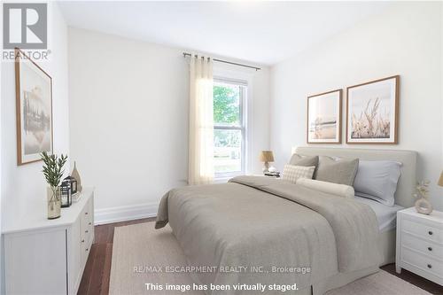 585 Safari Road, Hamilton, ON - Indoor Photo Showing Bedroom