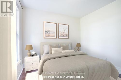 585 Safari Road, Hamilton, ON - Indoor Photo Showing Bedroom