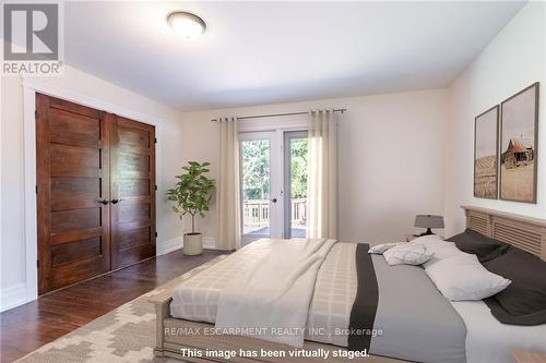 585 Safari Road, Hamilton, ON - Indoor Photo Showing Bedroom