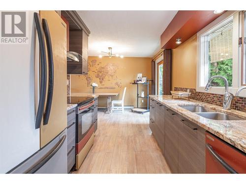 541 Keith Road, Kelowna, BC - Indoor Photo Showing Kitchen With Double Sink With Upgraded Kitchen