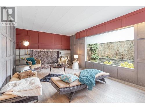 541 Keith Road, Kelowna, BC - Indoor Photo Showing Living Room