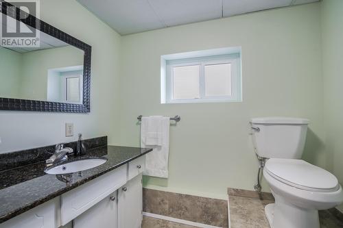 2109 Hadden Court, Kelowna, BC - Indoor Photo Showing Bathroom