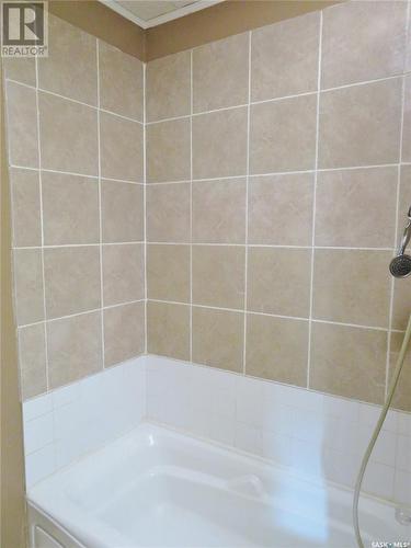 1214 G Avenue N, Saskatoon, SK - Indoor Photo Showing Bathroom