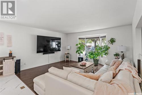 119 Whiteshore Crescent, Saskatoon, SK - Indoor Photo Showing Living Room