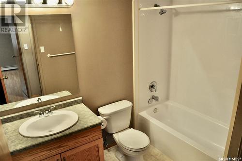 901 405 5Th Avenue N, Saskatoon, SK - Indoor Photo Showing Bathroom