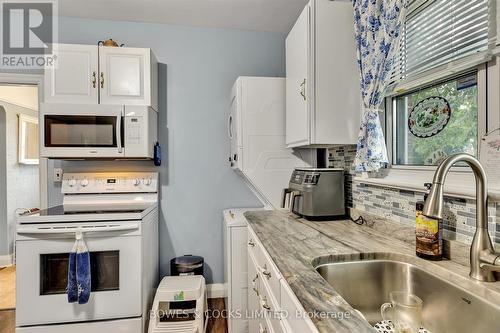 666 Lillian Street, Peterborough (Monaghan), ON - Indoor Photo Showing Kitchen