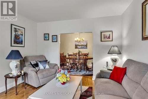 666 Lillian Street, Peterborough (Monaghan), ON - Indoor Photo Showing Living Room