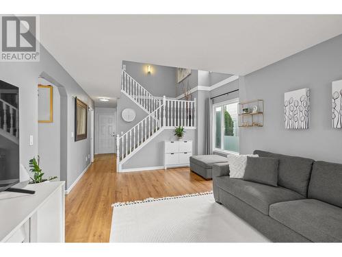 160 Celano Crescent Unit# 106, Kelowna, BC - Indoor Photo Showing Living Room