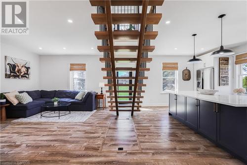 315421 Highway 6, Chatsworth (Twp), ON - Indoor Photo Showing Living Room