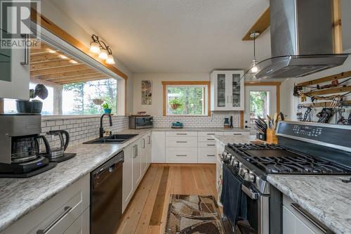 51795 Guest Road, Cluculz Lake, BC - Indoor Photo Showing Kitchen With Double Sink With Upgraded Kitchen