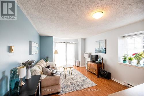 301 - 91 Aspen Springs Drive, Clarington (Bowmanville), ON - Indoor Photo Showing Living Room