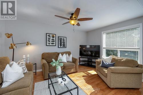 15 Orr Court, Clarington (Bowmanville), ON - Indoor Photo Showing Living Room