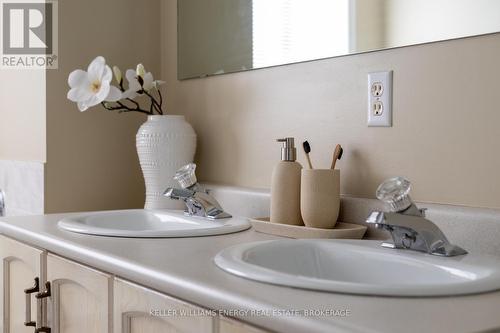 15 Orr Court, Clarington (Bowmanville), ON - Indoor Photo Showing Bathroom