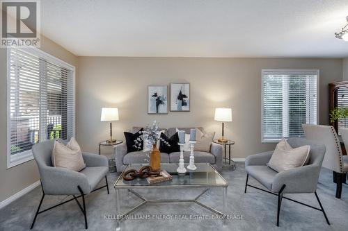 15 Orr Court, Clarington (Bowmanville), ON - Indoor Photo Showing Living Room