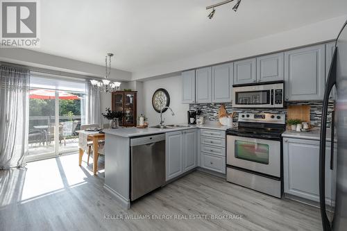 15 Orr Court, Clarington (Bowmanville), ON - Indoor Photo Showing Kitchen With Double Sink