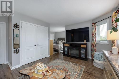 106 West Side Drive, Clarington (Bowmanville), ON - Indoor Photo Showing Living Room