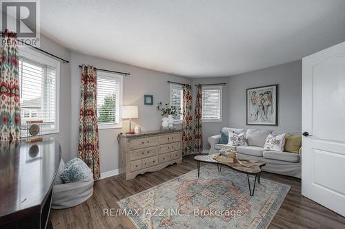 106 West Side Drive, Clarington (Bowmanville), ON - Indoor Photo Showing Living Room