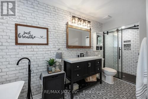 106 West Side Drive, Clarington (Bowmanville), ON - Indoor Photo Showing Bathroom